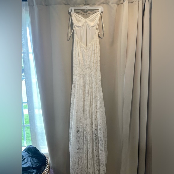 David’s Bridal wedding dress - Picture 5 of 5
